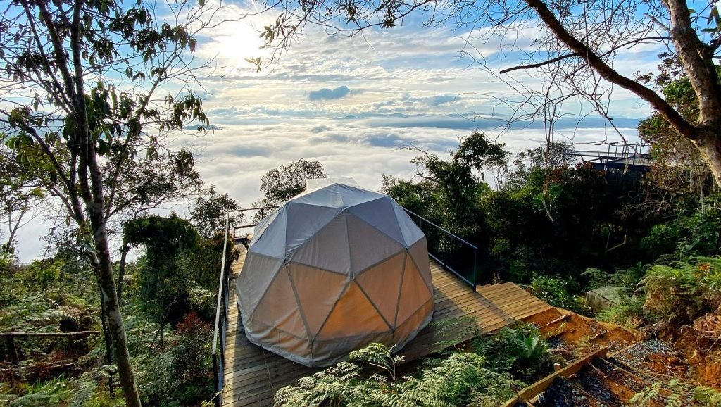 Vista de nubes desde la montaña